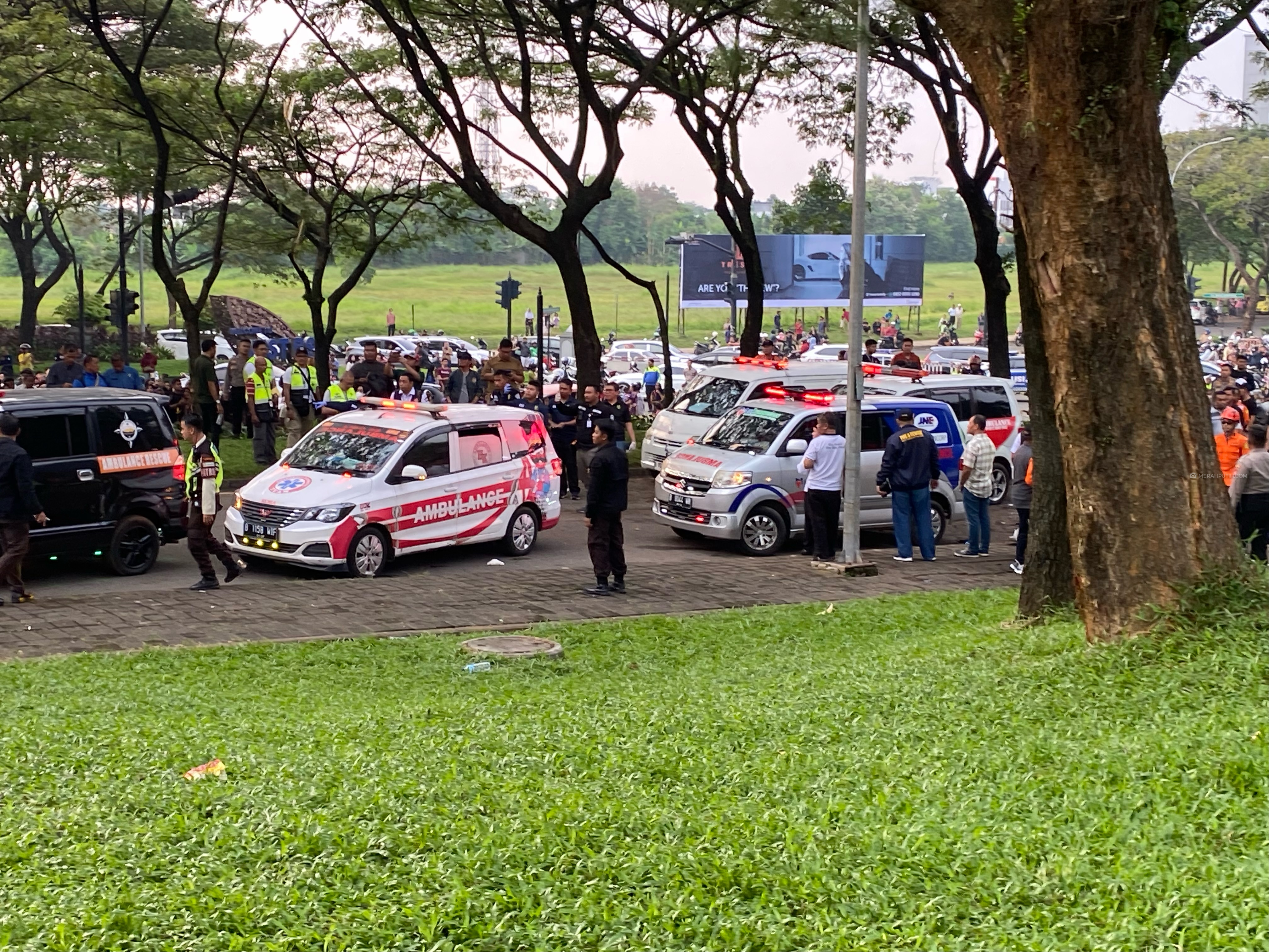 Berhasil Dikeluarkan Utuh, Jasad Korban Pesawat Jatuh di BSD Dibawa ke RS Polri