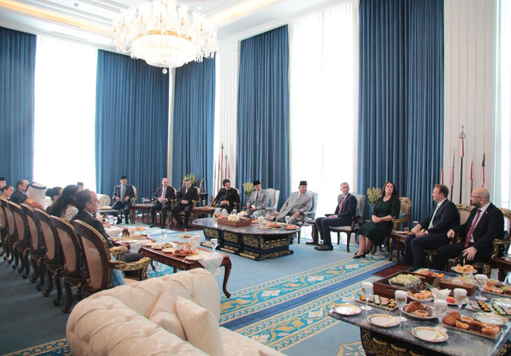 Prabowo Terima Surat Kepercayaan 12 Duta Besar LBBP untuk RI