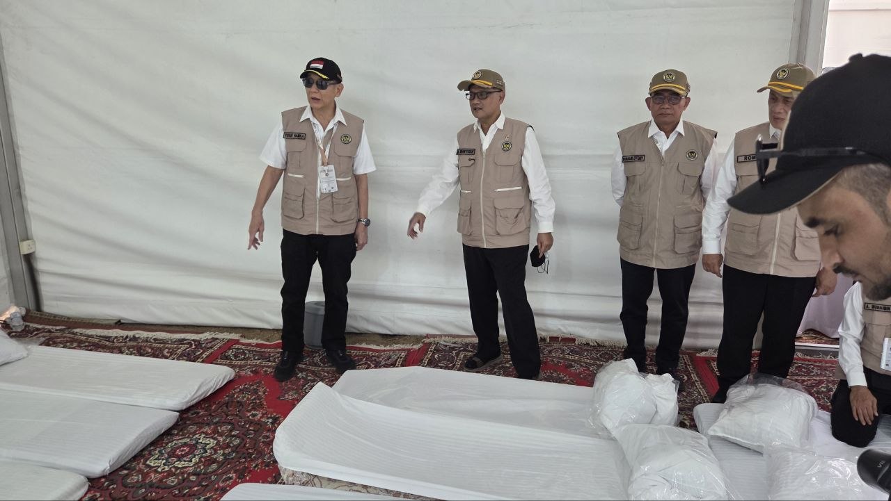 Kemenhaj Ciduk Penyelundup Spanduk KBIHU, Berani Kuasai Tenda Arafah Siap-Siap Kena Sanksi Kejam