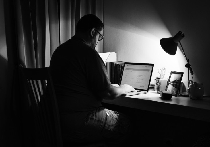 Mengenal Dark Web: Apa Itu, Bahaya, dan Cara Mengaksesnya dengan Aman
