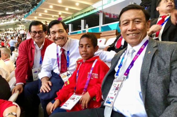 Heboh Anak Buah Jokowi Berebut Foto Bareng Joni di Pembukaan Asian Games