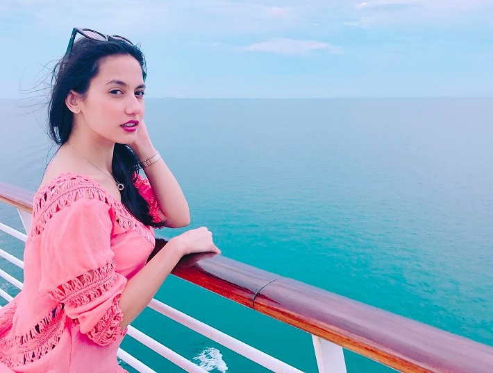 Mantan Nikita Willy, Jalan Bareng Pevita Pearce di Bali
