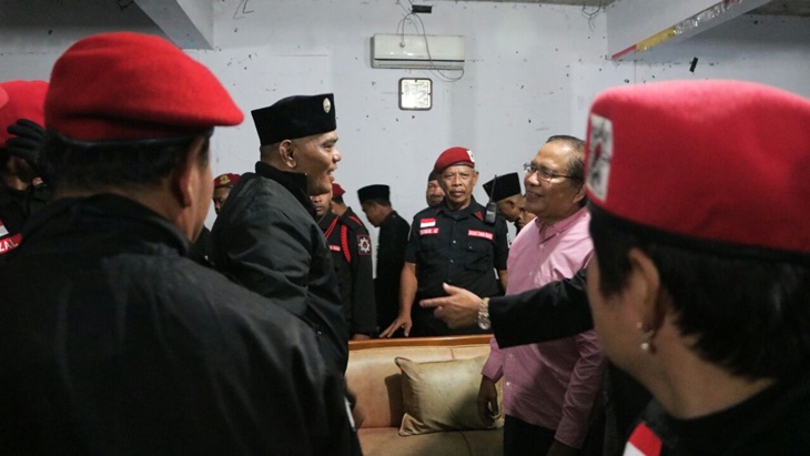 Ratusan Satgas Nasional Cakra Buana Partai Demokrasi Indonesia Perjuangan. (MP/Ponco Sulaksono)