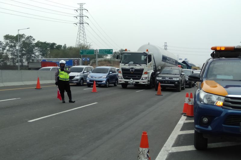 Ilustrasi penutupan jalan Tol Layang MBZ. (ANTARA/Ali Khumaini/dok)