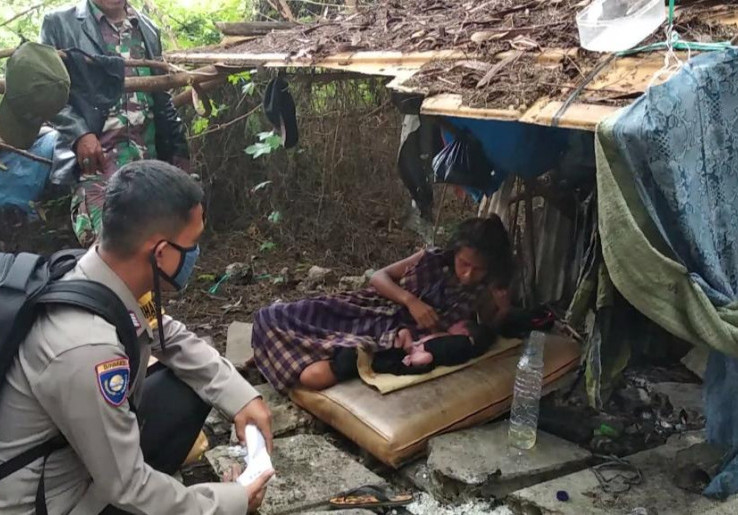 Aksi Heroik Bhabinkantibmas dan Babinsa Bantu Wanita Melahirkan di Semak-semak