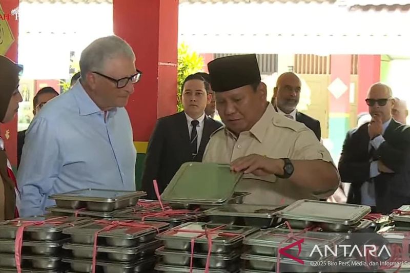 Prabowo Setuju Indonesia Jadi Tempat Uji Coba Vaksin TBC Bill Gates