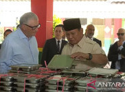 Prabowo Setuju Indonesia Jadi Tempat Uji Coba Vaksin TBC Bill Gates