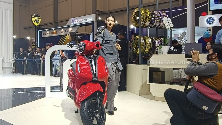 Kolaborasi Yamaha dan The Palace Buktikan Riding Tetap Bisa Stylish dan Classy