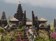 Tanggal 5 Oktober, Gubernur Bali Berdoa di Pura Besakih