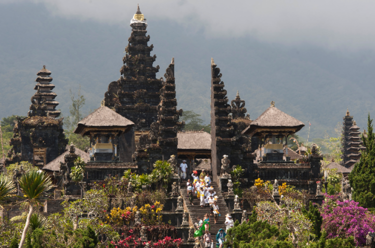 Tanggal 5 Oktober, Gubernur Bali Berdoa di Pura Besakih 