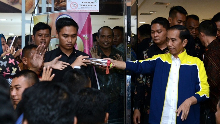 Usai Resmikan Pasar Rakyat, Jokowi Tinjau Perumahan Rakyat