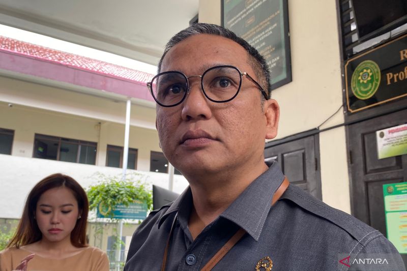Sidang PK Silfester Terpidana Pencemaran Nama Baik JK Ditunda, Sakit Dada Dirawat 5 Hari