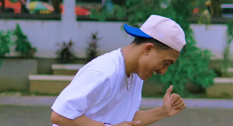 Lirik Lagu Stecu Stecu Faris Adam: Lagu Cinta Viral di TikTok