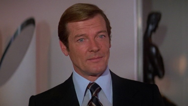 Arloji dan Perhiasan Roger Moore James Bond akan Dilelang