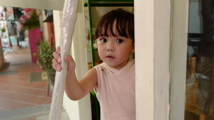 Menyambut Hari Anak Sedunia, Yuk Kepoin Lima Pose Menggemaskan Gempi 