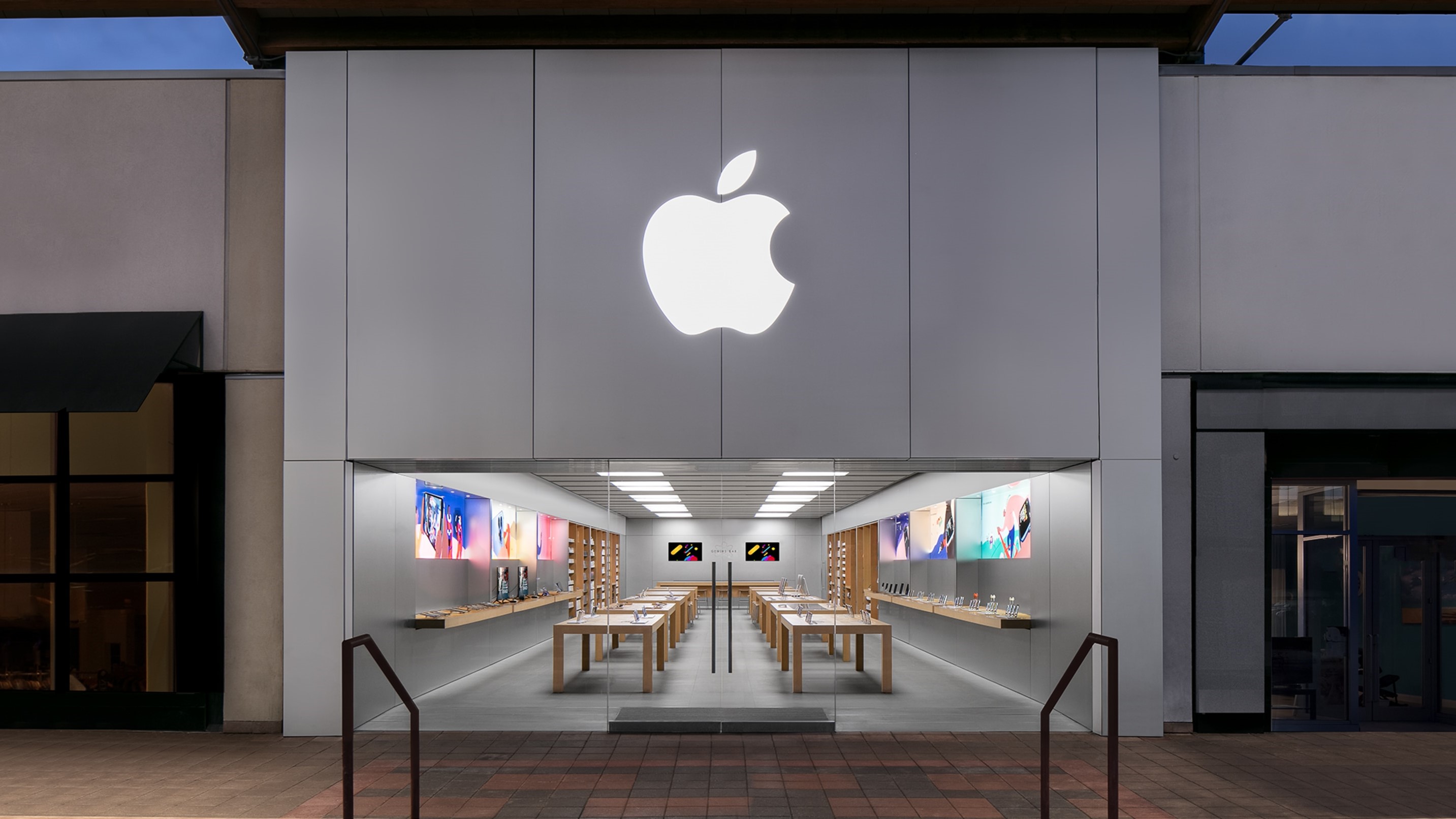 Apple Ingin Bekerja Sama dengan Perusahaan Berita untuk Latih AI 