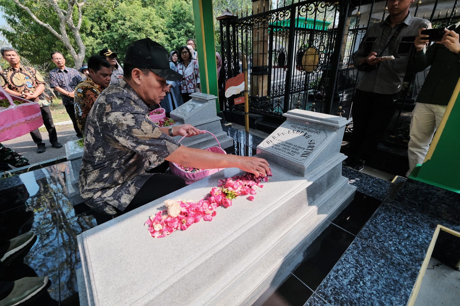 Jokowi Tiba-Tiba ke Solo, Gibran Batal Ikut Ziarah Makam Eks Walkot Solo