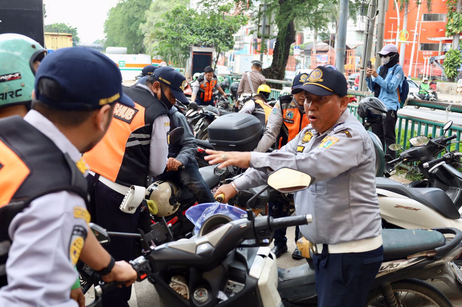 10 CCTV Terpasang! Pemprov DKI Siap Perang Total Melawan Parkir Liar di Tanah Abang
