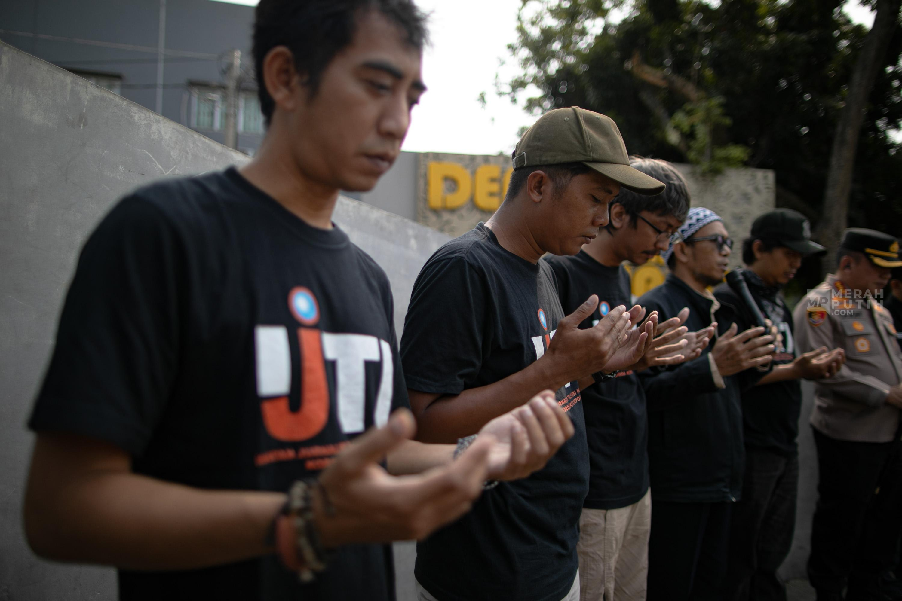 Doa Bersama Keselamatan 5 Jurnalis yang Hilang di Selat Sunda 
