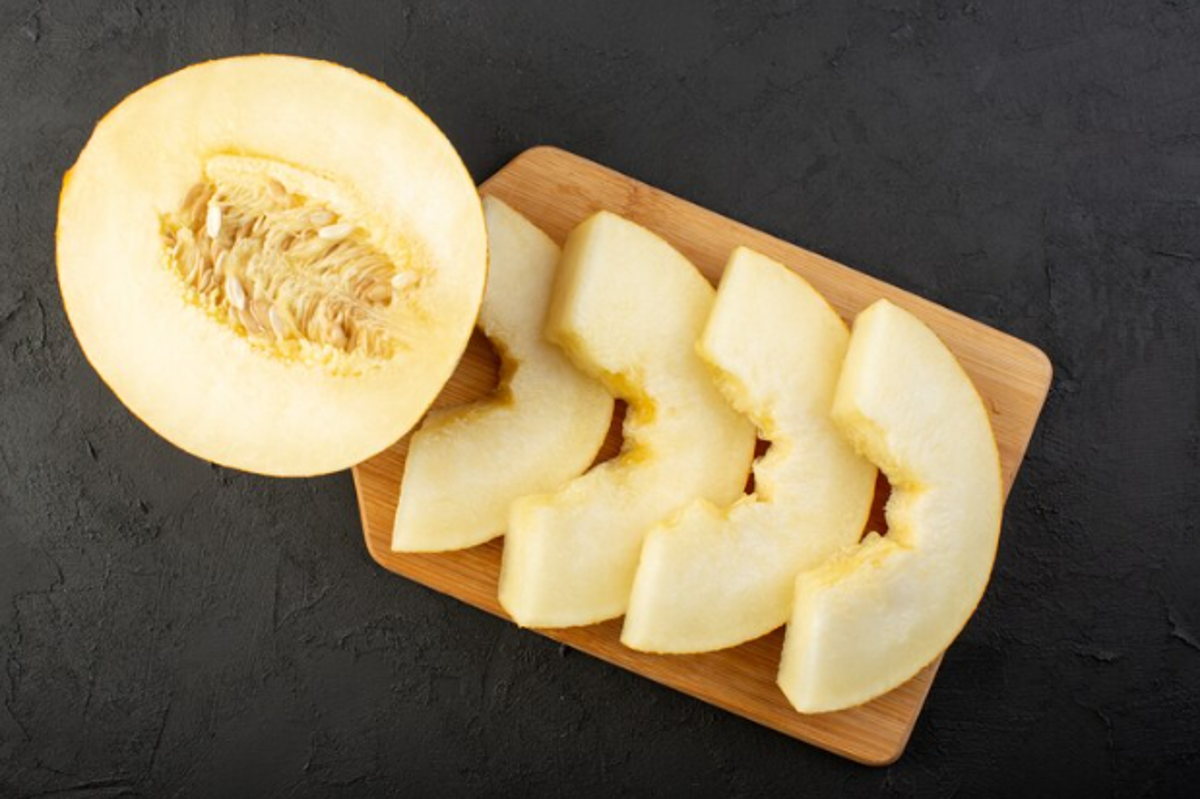 Takjil Sehat Petik Melon Segar, Mau Pilih Kulit Putih atau Kuning Ada Semua