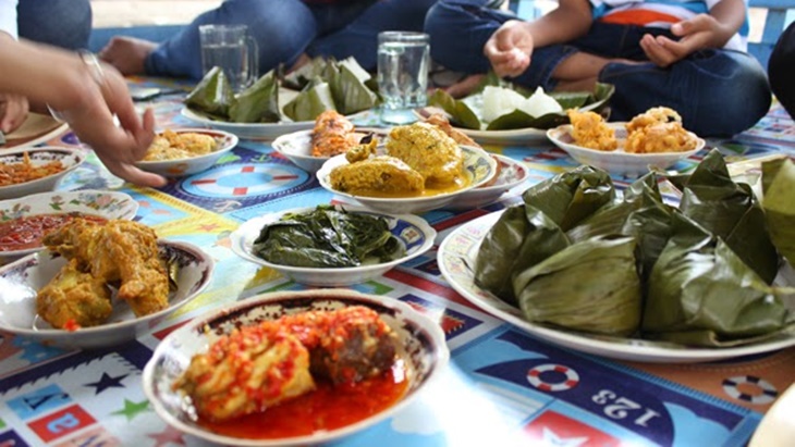 Sajian Nasi Sek di Pantai Gandoriah. (Foto/pelangiholiday.com)