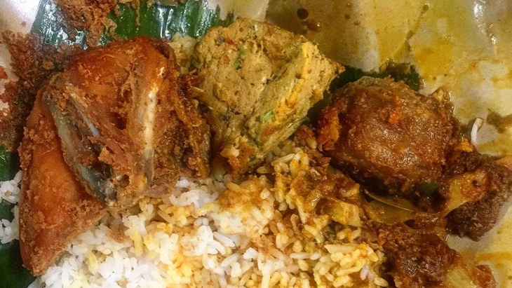 Tips Makan Nasi Padang Tanpa Takut Kolesterol Naik