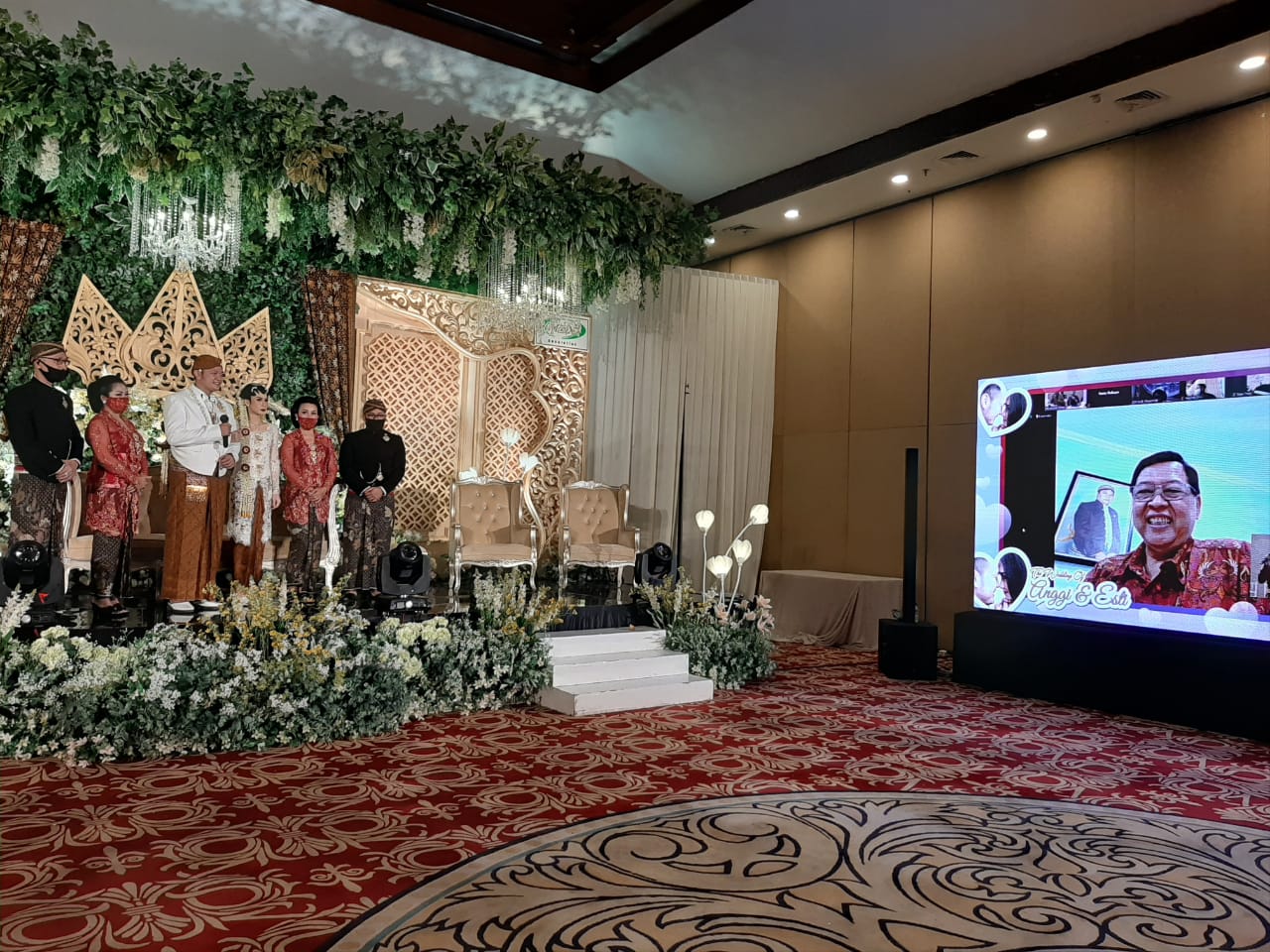 Acara pernikahan virtual di The Sunan Hotel Solo dengan menerapkan protokol kesehatan. (MP/Ismail)