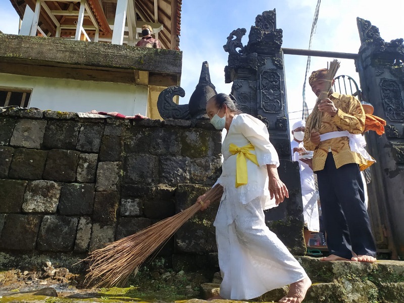 Nyepi Saat COVID-19, Umat Hindu Mengelilingi Rumah Seperti di Pura