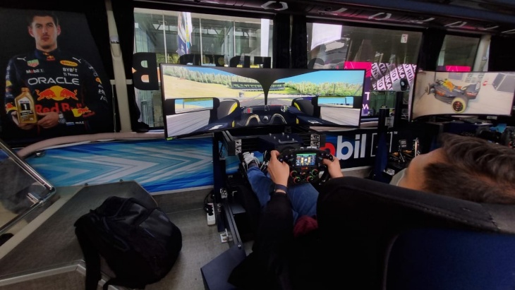 Mobil Lubricants Hadirkan Pengalaman Balapan F1 lewat Mobil1 Bus