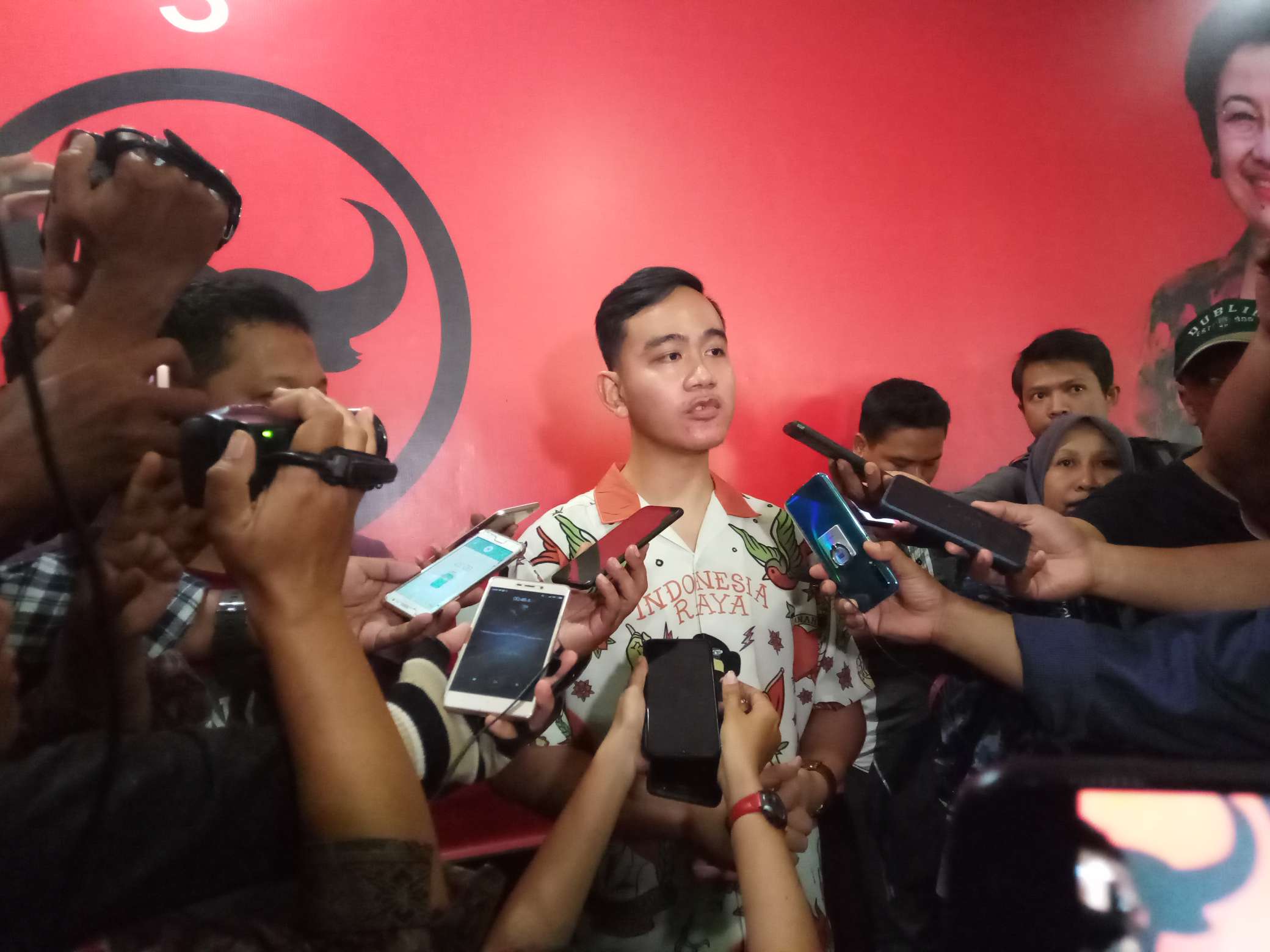 Putra sulung Presiden Jokowi, Gibran Rakabuming Raka resmi menjadi anggota Partai Demokrasi Indonesia Perjuangan (PDIP) Solo, Senin (23/9). Foto: Dok PDIP