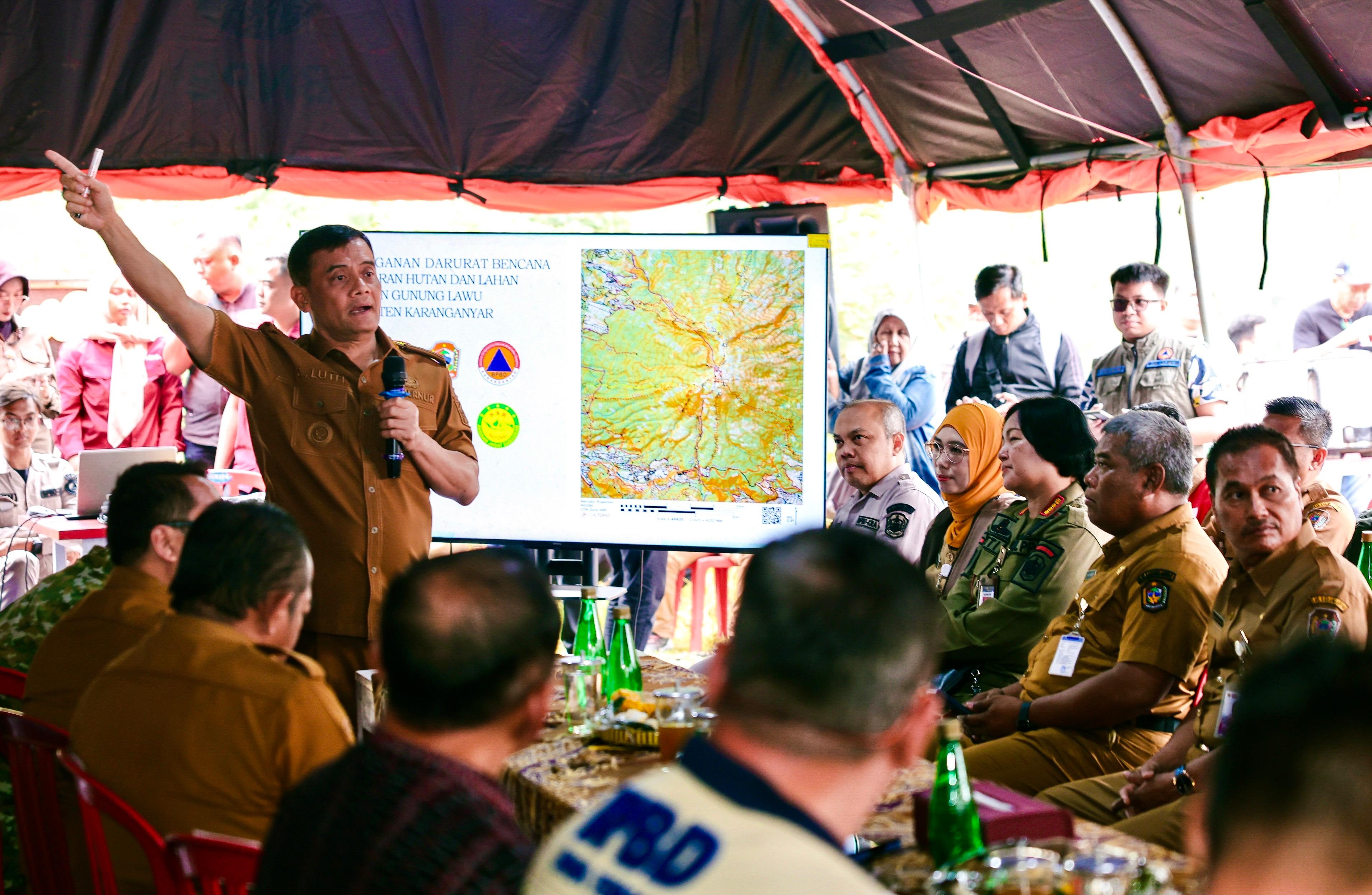 Karhutla Gunung Lawu Belum Padam, Water Bombing Terganggu Cuaca Cuaca