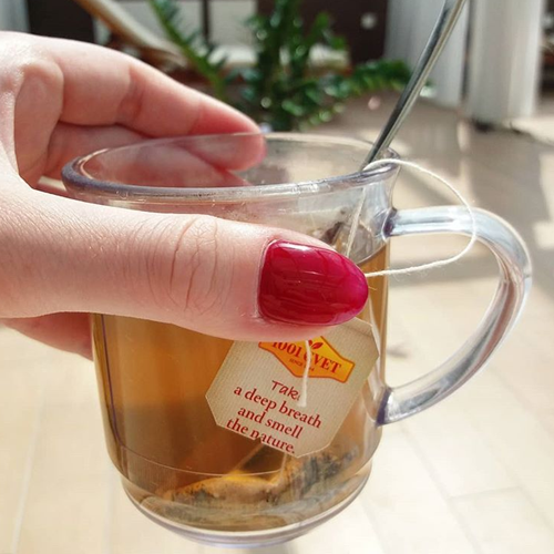 Minuman panas sebaiknya tidak dikonsumsi oleh penderita sakit gigi. (Instagram/ teja_mat)