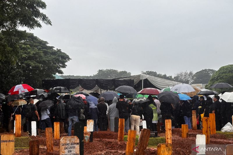 Hujan Iringi Pemakaman Vidi Aldian di TPU Tanah Kusir Dekat Makam Bung Hatta