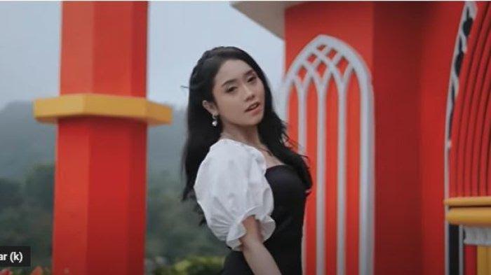 Lirik Lagu Viral 'Runtah' yang Dibawakan Oleh Azmy Z