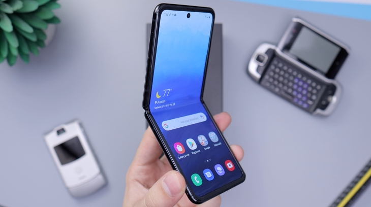 Presiden Ponsel Samsung berjanji membuat ponsel lipat lebih mudah dimiliki semua orang (Foto: Unsplash/daniel romero)