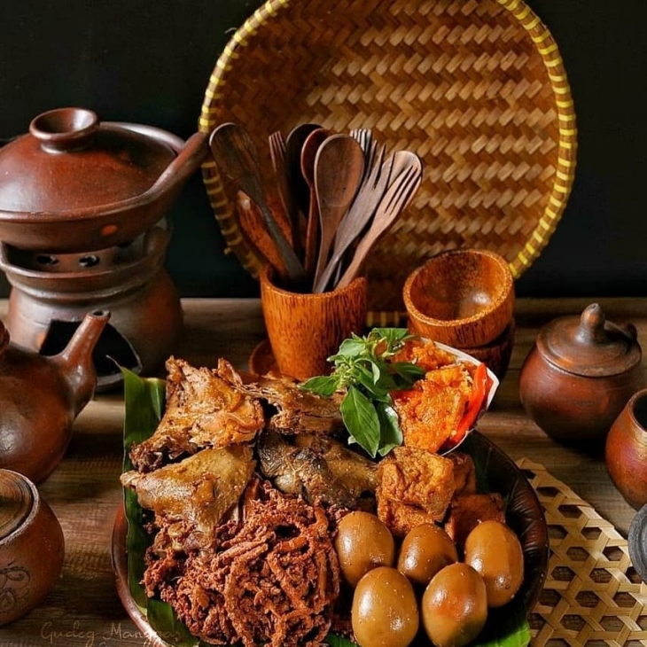 Gudeg manggar. (Foto: IG/gudegmanggarluwengkayu)