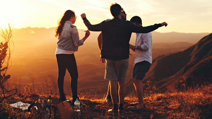 Teman Traveling Terbaik Berdasarkan Zodiak