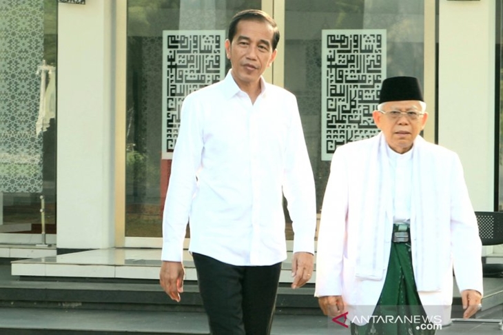    Presiden dan Wakil Presiden terpilih periode 2019-2024, Joko Widodo dan Ma'ruf Amin, di komplek Istana Kepresidenan Jakarta. (Bayu Prasetyo)