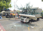 Kecelakaan Maut di Bekasi, Truk Trailer Tabrak Tower BTS