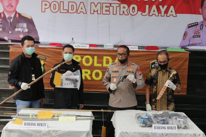 Kepala Bidang Hubungan Masyarakat Polda Metro Jaya, Kombes Yusri Yunus di Markas Polda Metro Jaya, Jumat (26/6).