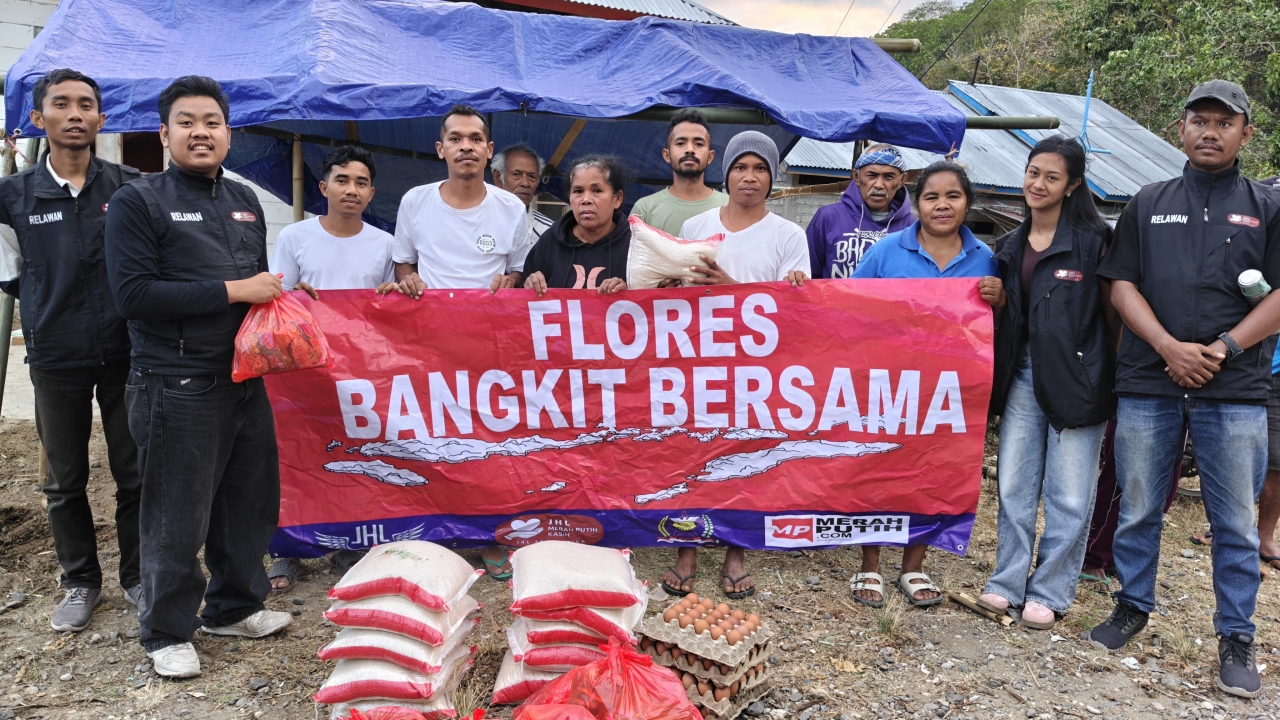 Tempuh Medan Sulit, JHL Foundation Salurkan 70 Paket Bantuan ke Warga Terdampak Gempa Flores