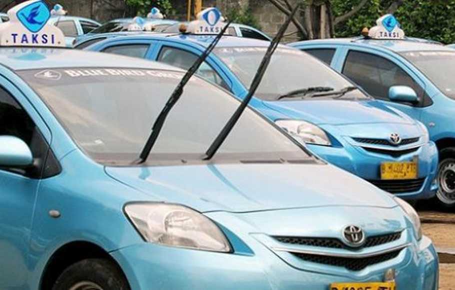 Bluebird Minta Maaf Sopirnya Ugal-ugalan Tabrak Ojol