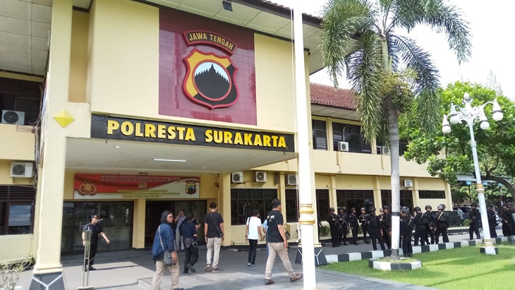 Cegah panic buying, Polresta Surakarta awasi pasar dan pusat perbelanjaan