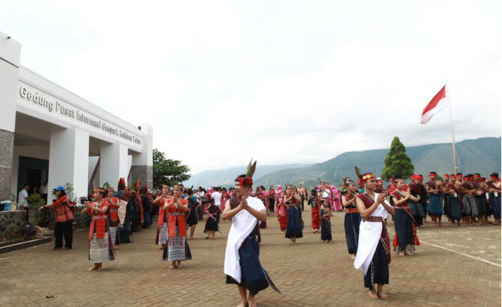 Para penari yang menyambut Ibu Negara (Foto: Dok. BPODT)