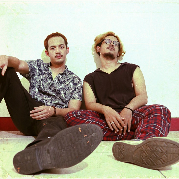 Tru Colors, Single Perkenalan dari Lucky Pit
