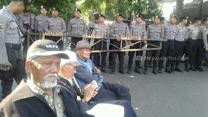 Ratusan Polisi Jaga Aksi Seminar 65/66