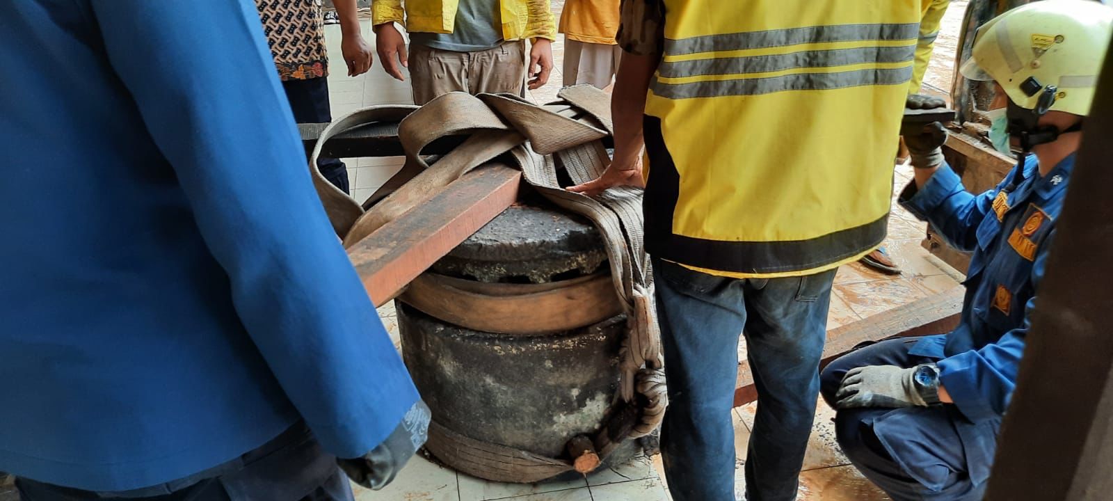 Sejarah Batu Penggilingan Abad ke-18 yang Ditemukan di Trotoar TB Simatupang