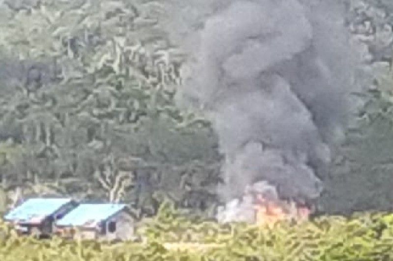 MP Negeri Serambakom, Kabupaten Pegunungan Bintang yang dibakar KKB. (ANTARA/HO/Polres Pegunungan Bintang)