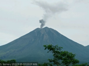 Gunung Semeru Lontarkan Abu Setinggi 500 Meter