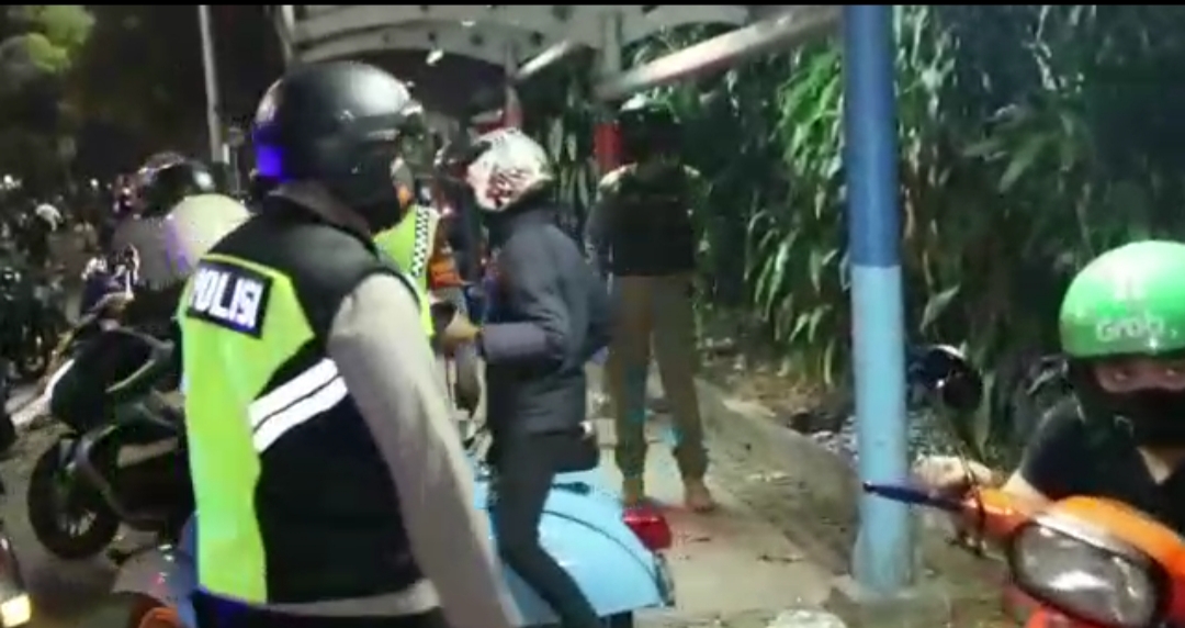 Tak Patuhi Protokol Kesehatan, Gerombolan Anak Motor di Jakarta Pusat Dibubarkan Polisi